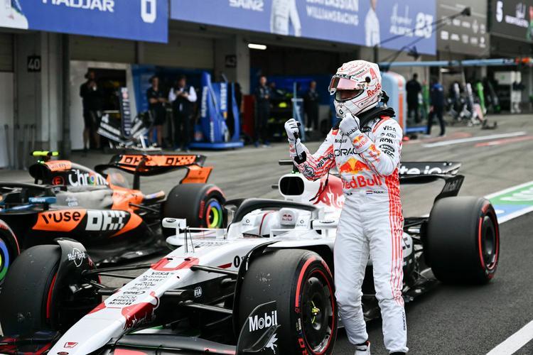 索伯车队逆转梅赛德斯，诺里斯高光表现的简单介绍