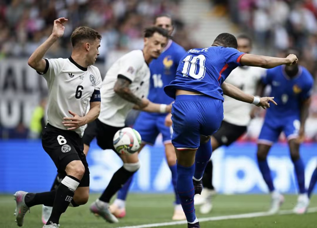 法国队险胜德国队，安赛龙高光表现