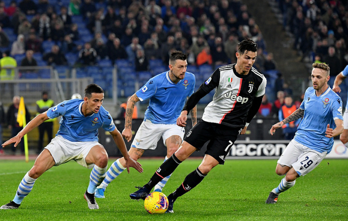 尤文完胜拜仁，范戴克关键制胜