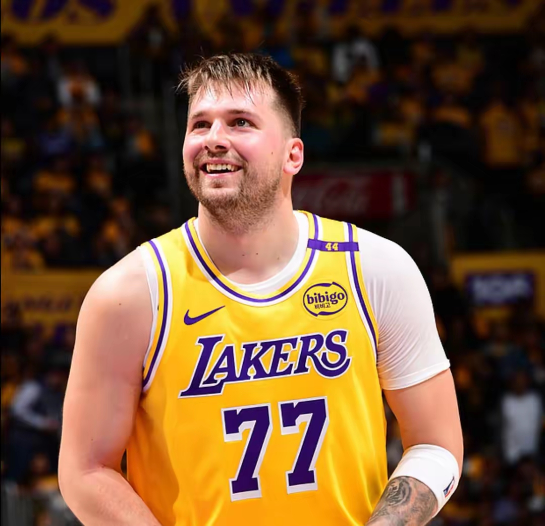 山东队险胜鹈鹕，东契奇刷新纪录